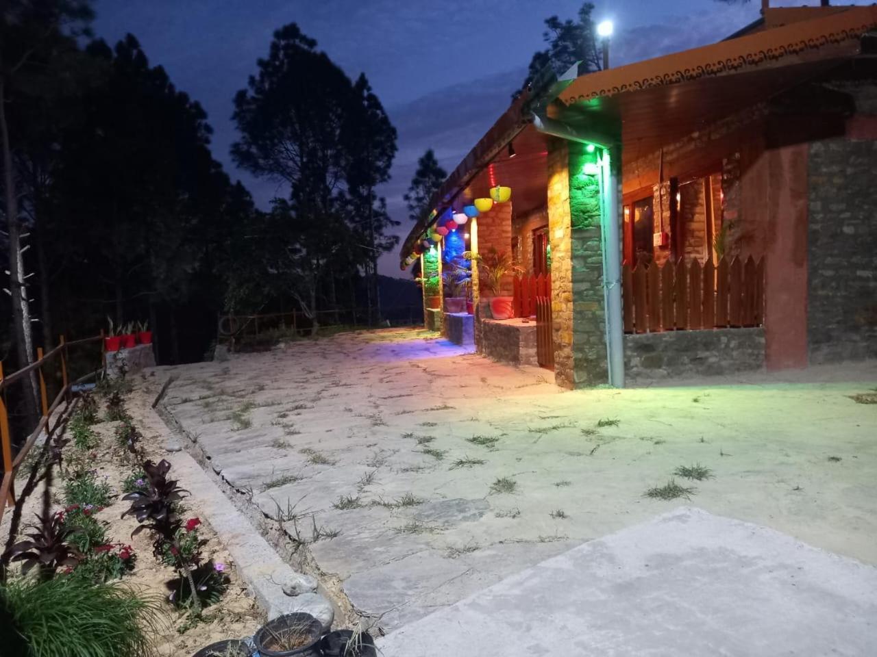 Nature Villaas Basa Homestay Pauri Exterior photo