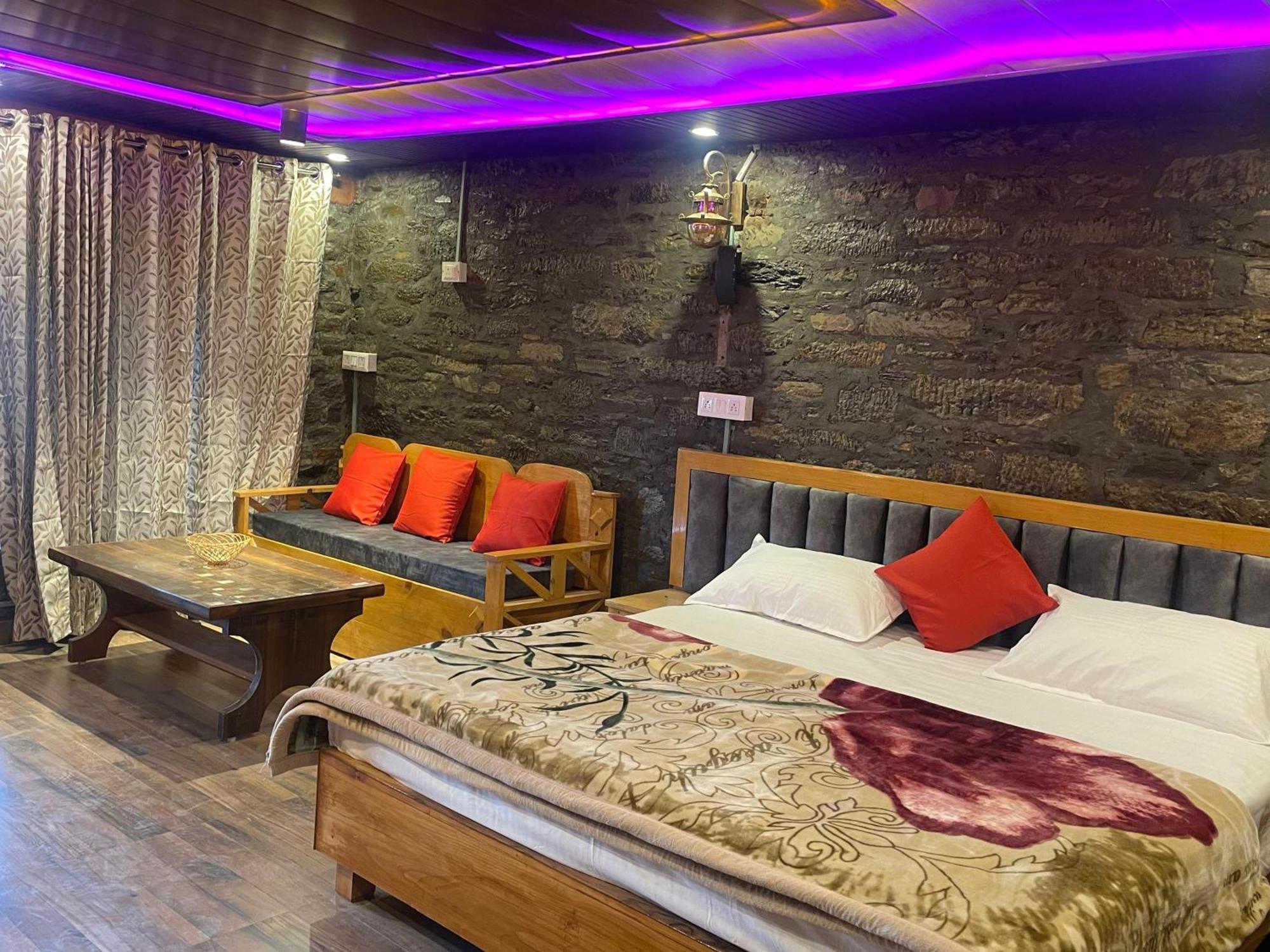 Nature Villaas Basa Homestay Pauri Exterior photo